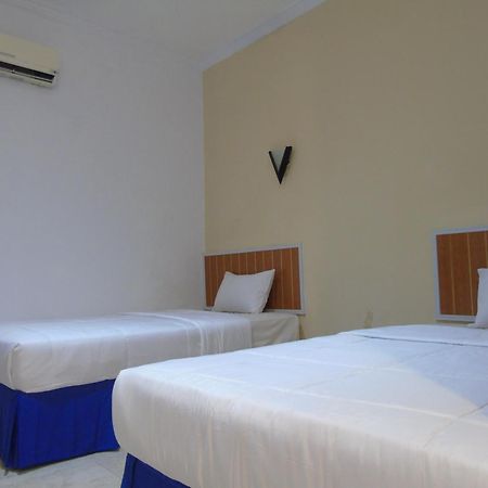 Hotel Permata Zamrud Cirebon Værelse billede