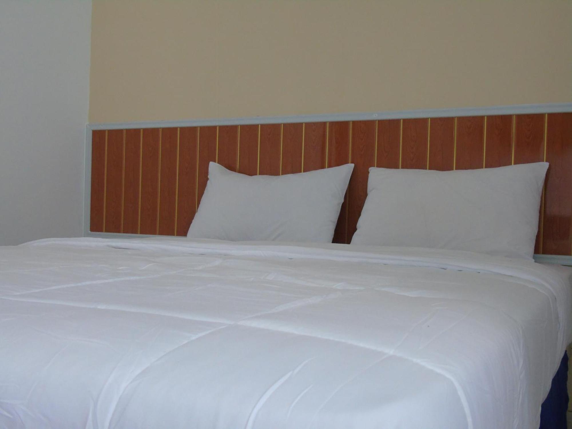 Hotel Permata Zamrud Cirebon Værelse billede