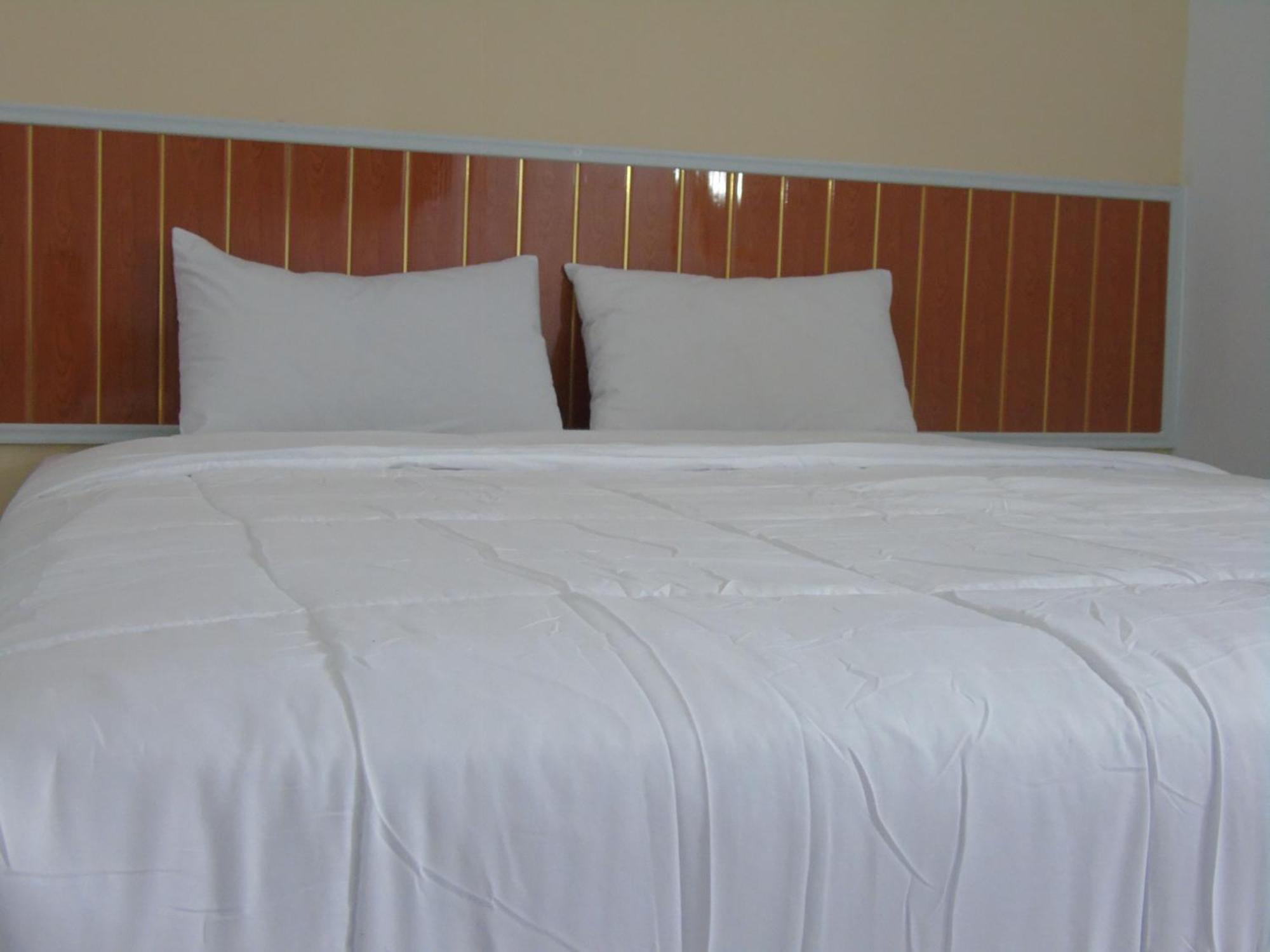 Hotel Permata Zamrud Cirebon Værelse billede